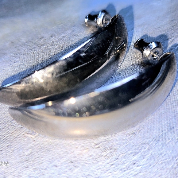 2 pairs Vintage timeless Earrings - Picture 4 of 4